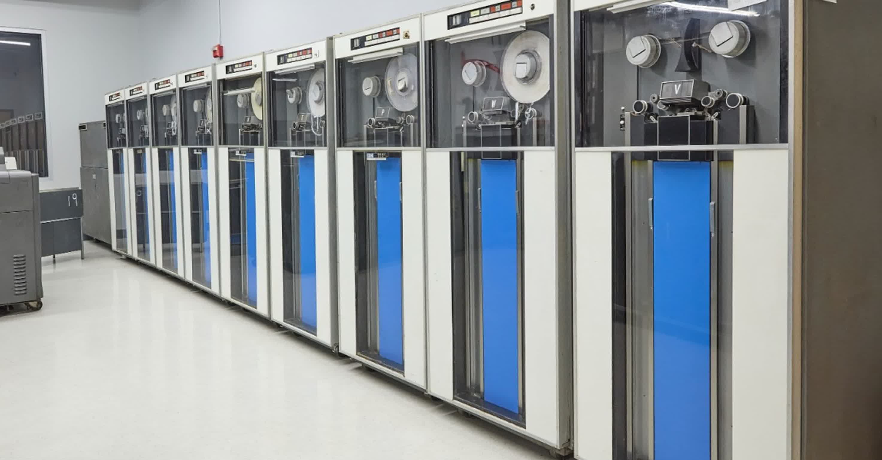 Historic IBM 7090 mainframe hits Christie's auction block